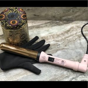 L’ANGE Curling Wand 1.25” in blush pink.
